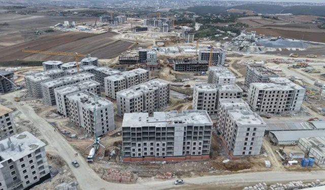 Arnavutköy Sazlıbosna TOKİ konutları inşaatı devam ediyor