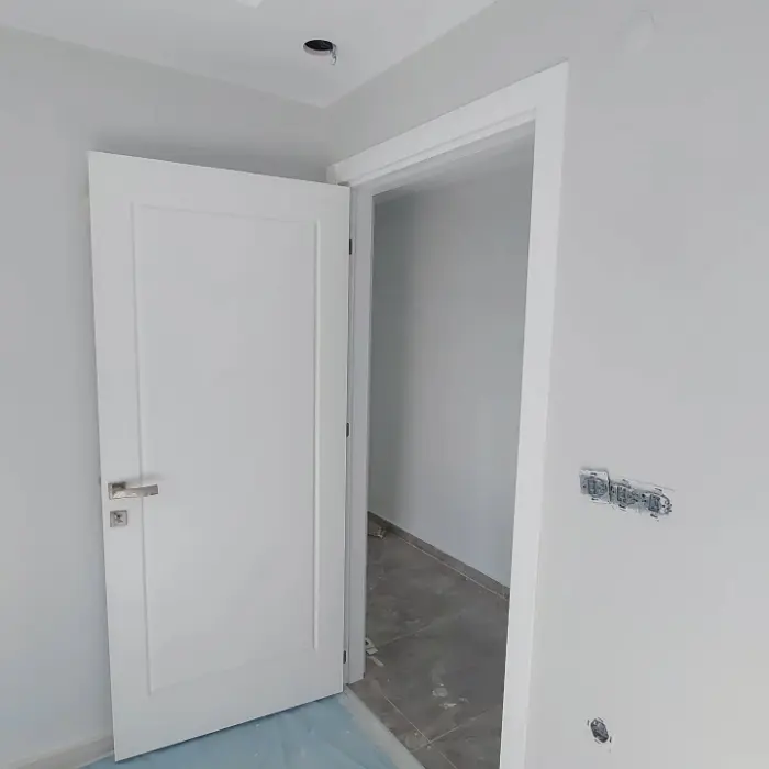 Masum Gri Ile Boyanan Duvarlar