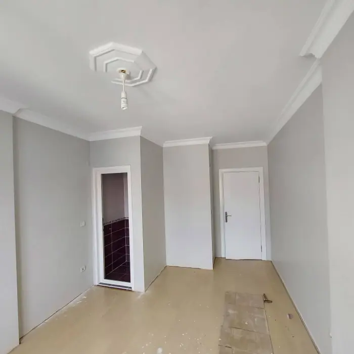 Masum Gri Ile Boyanmis Ev