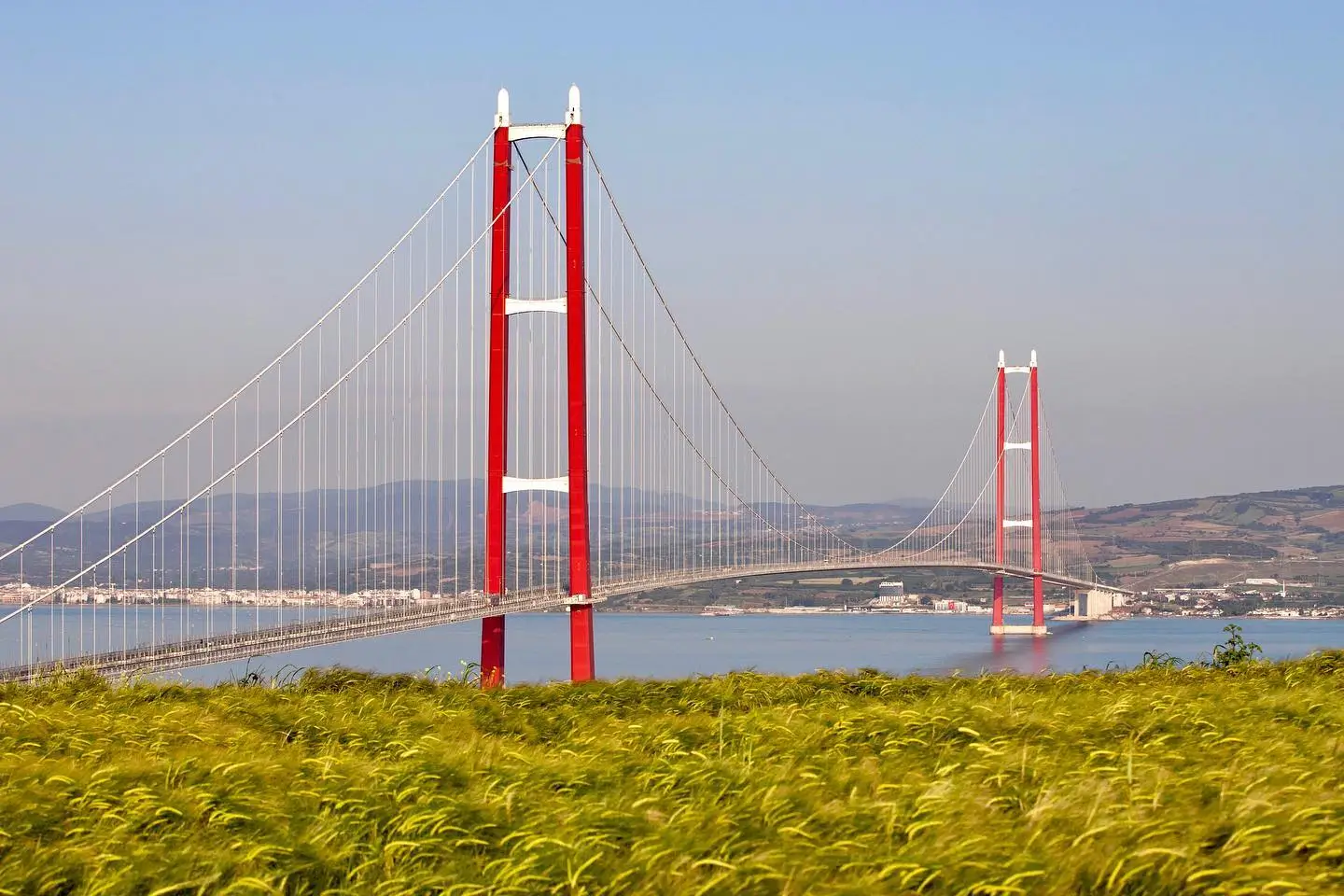 1915 Çanakkale Köprüsü'nün Kırmızı Beyaz Kuleleri
