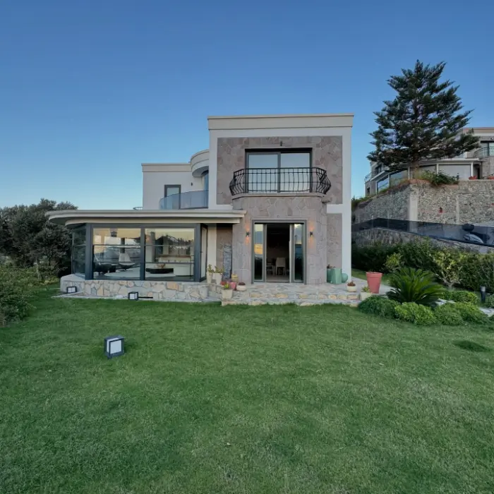 Iki Katli Mustakil Koy Evi