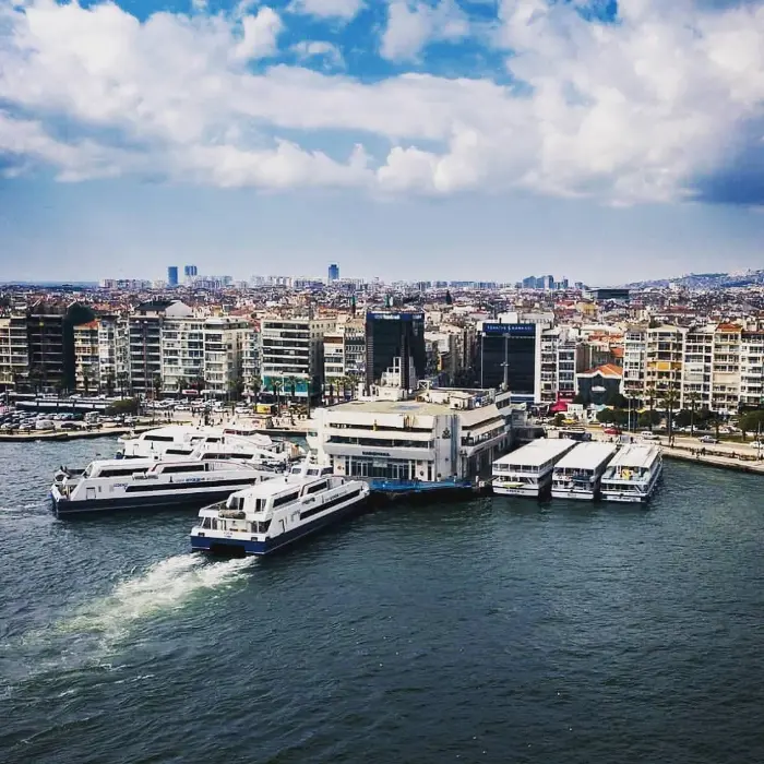 İzmir Karşıyaka İskelesi