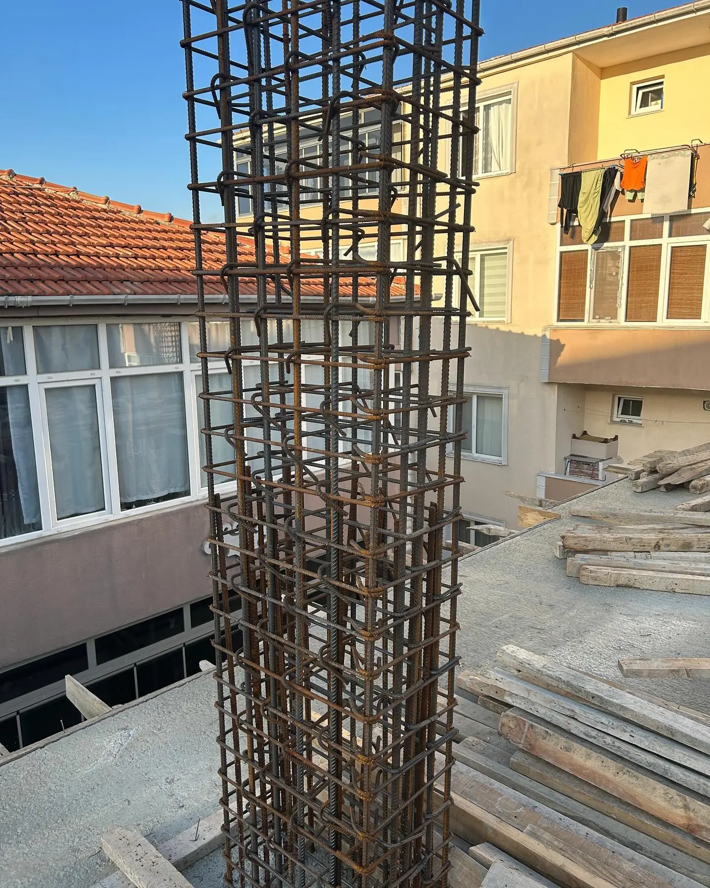 Kolon Donatı Demiri